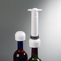 Wine Enthusiast Vino Vac Wine Saver (1 Pump / 1 Stopper)